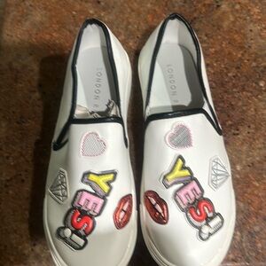 Size 7, tennis shoe, London rag